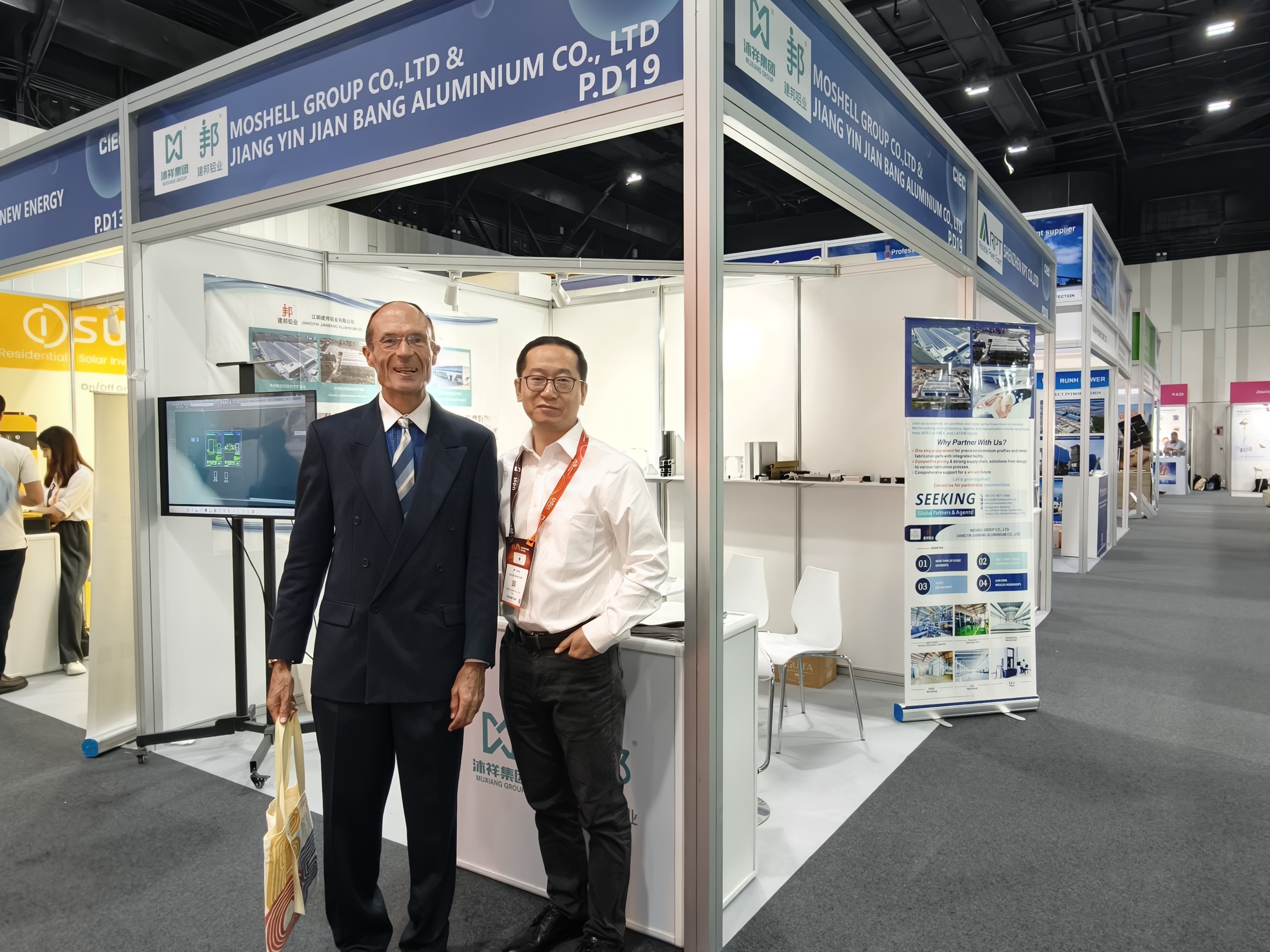 Le groupe Muxiang présente de nouveaux profilés en aluminium à économie d'énergie au salon de l'énergie de Dubaï